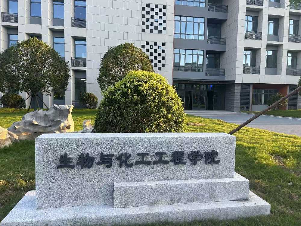 嘉荫县扬州职业大学体育场高杆灯项目